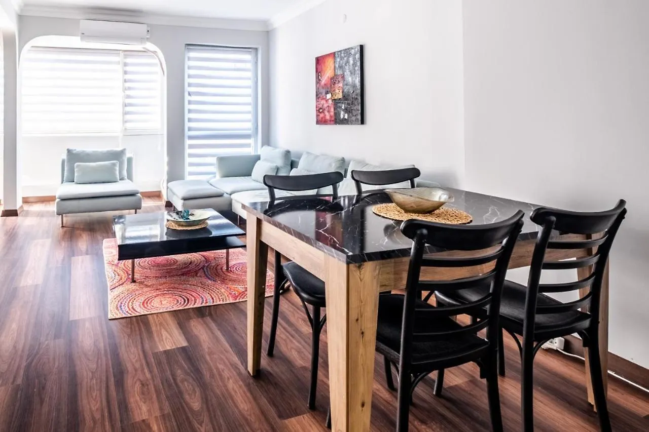 Sleek Flat 50 M To Bull Statue In Kadikoy Apartment Istanbul