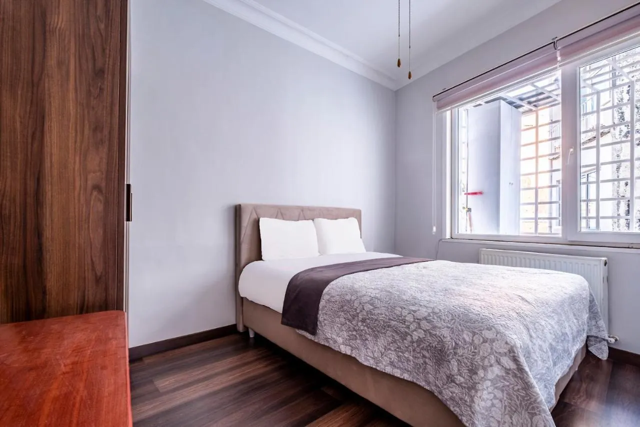 Sleek Flat 50 M To Bull Statue In Kadikoy Apartment Istanbul Turkey